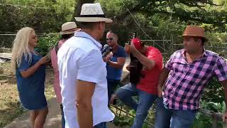 Video thumbnail of "Los Sanabria le cantan a su madre"