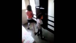 Vitoria E Duda Dançando Quadradinho De 8