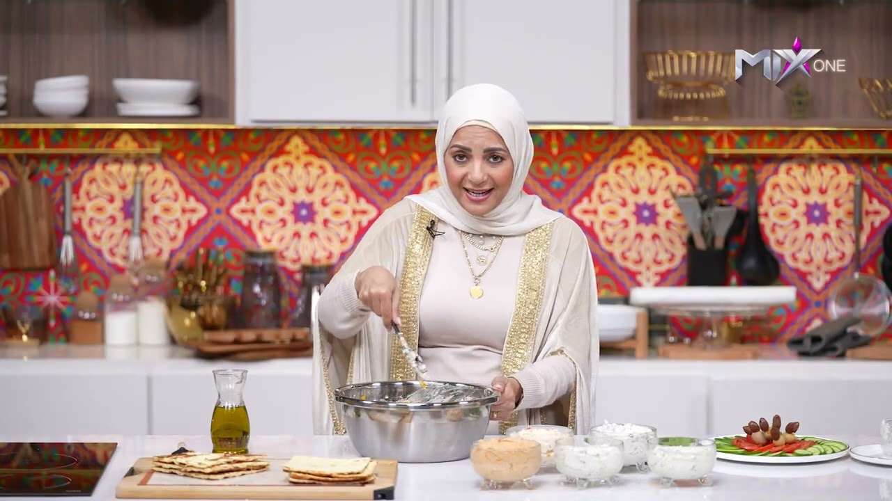 سلطة جبنة باللحوم الباردة.. طعمها خطير اعمليها على السحور