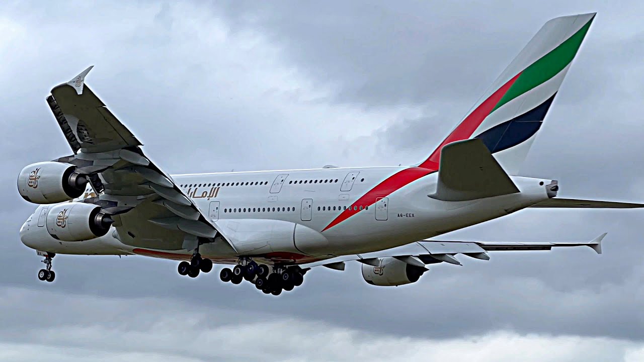 Emirates Airbus A380 STUNNING Arrival into London Heathrow from Dubai