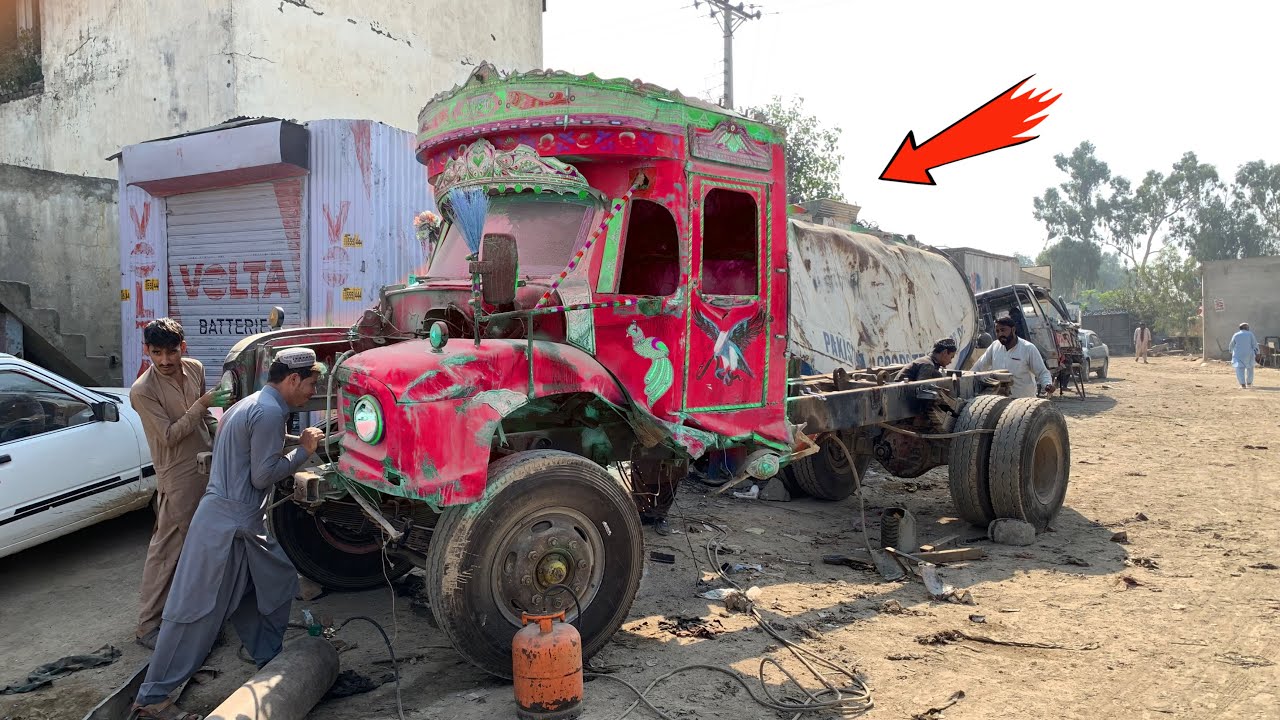 Old Bedford Truck Restoration || From Rust to Riches: Restoring an Old BedFord Truck to Perfection