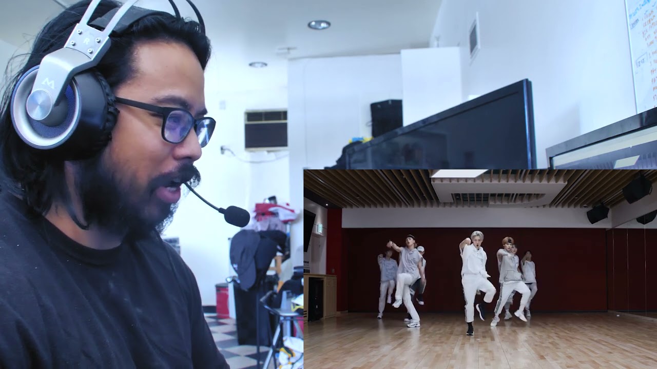 Professional Dancer Reacts To Stray Kids 