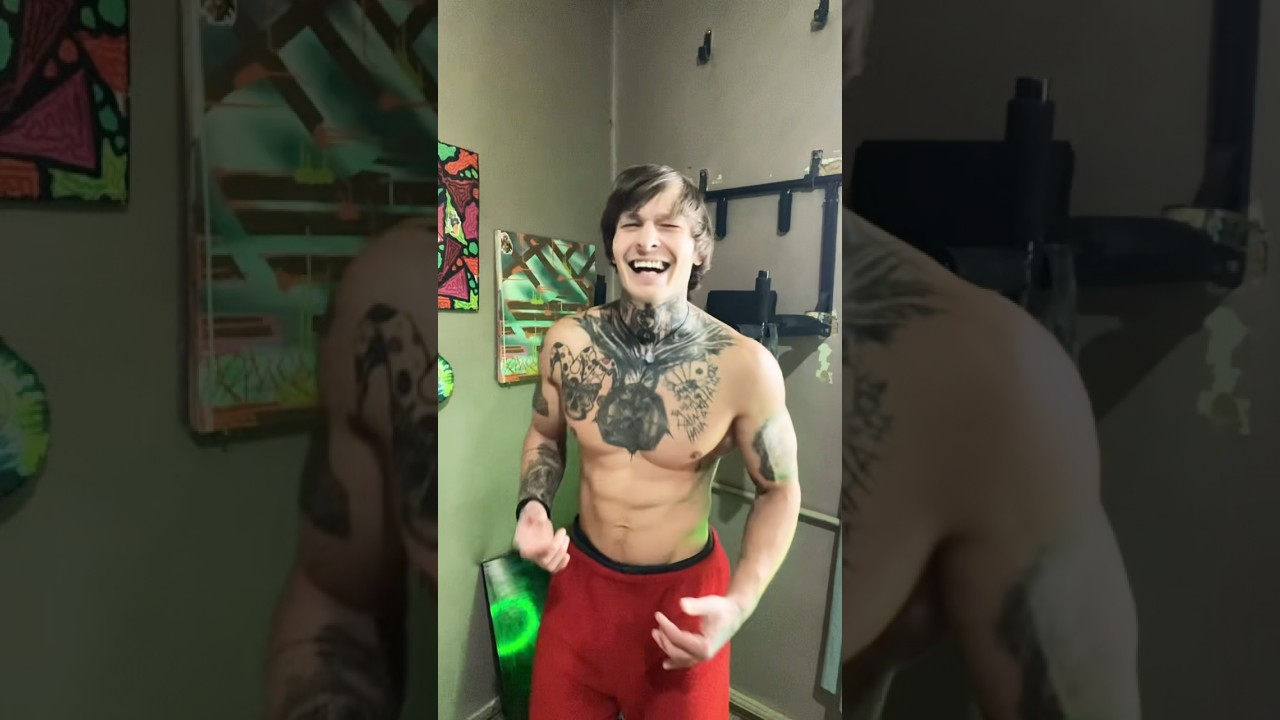 Як швидко надути мʼязи на брусах?! 🤣