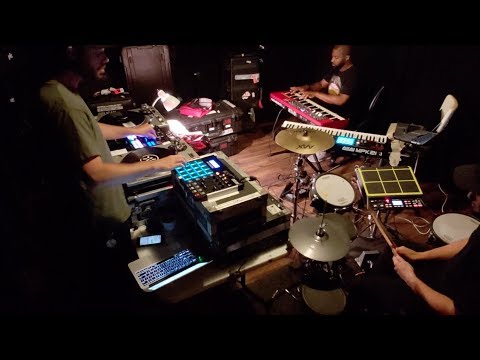 F’in around havin fun flipping samples (Live Rehearsal Footage)