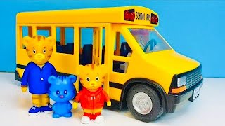 SCHOOL BUS Ride and Rules with DANIEL TIGERS NEIGHBOURHOOD Toys!