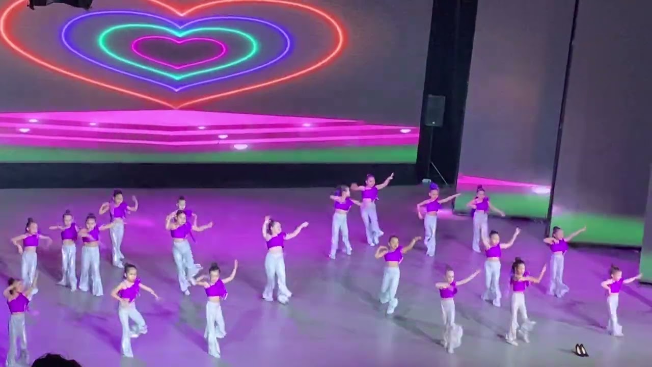 Исполнение танца лабутены со внесенными, авторскими изменениями 