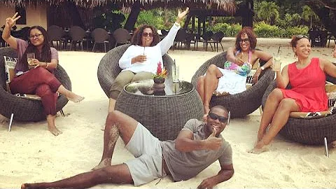 Oprah and Gayle King Enjoy a Christmas Vacation Wi...