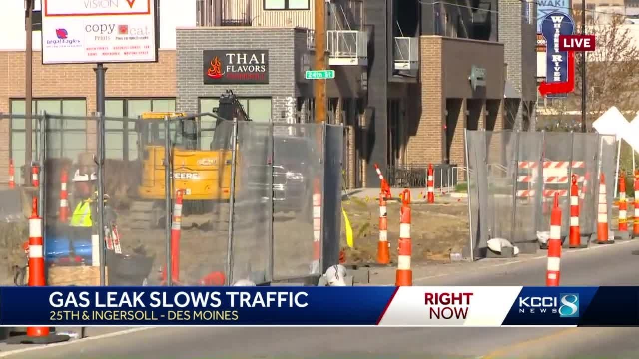 Gas leak prompts road closures on Ingersoll Avenue - YouTube