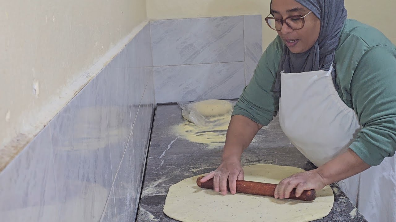  اخر اليوم في شعبان العجينة البيتزا رطبة وهشيشة بكمية كبيرة وتهنيك في رمضان توجد بسرعة 