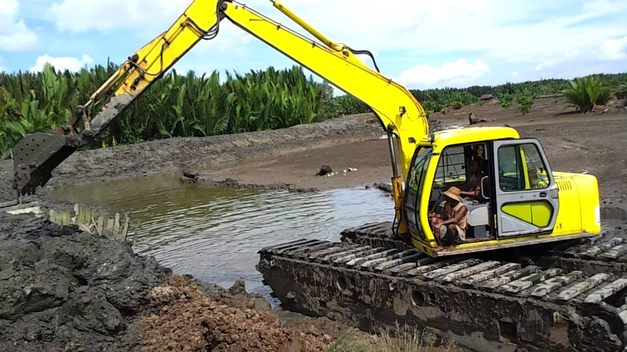 swamp excavator rawa-rawa pengeruk lumpur 081241346651 - YouTube