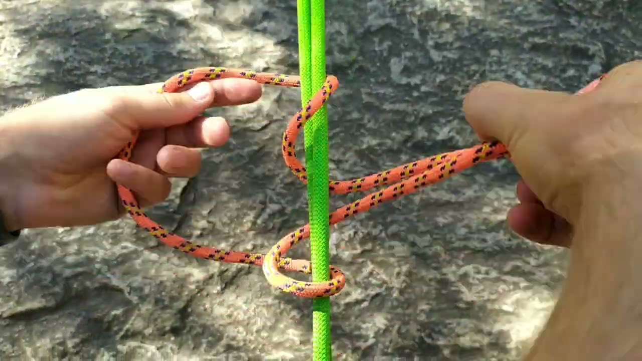 Półwyblinka na podwójnej linie + prusik. Zjazd