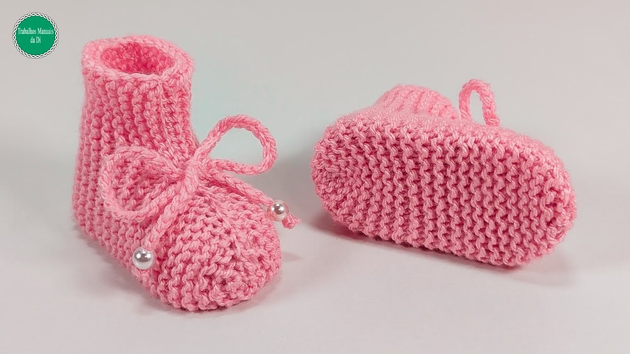 Очень легкие вязаные пинетки для малышей от 0 до 3 месяцев.