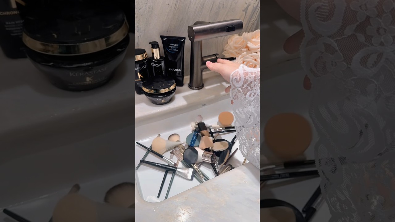 Clean makeup brushes with me 