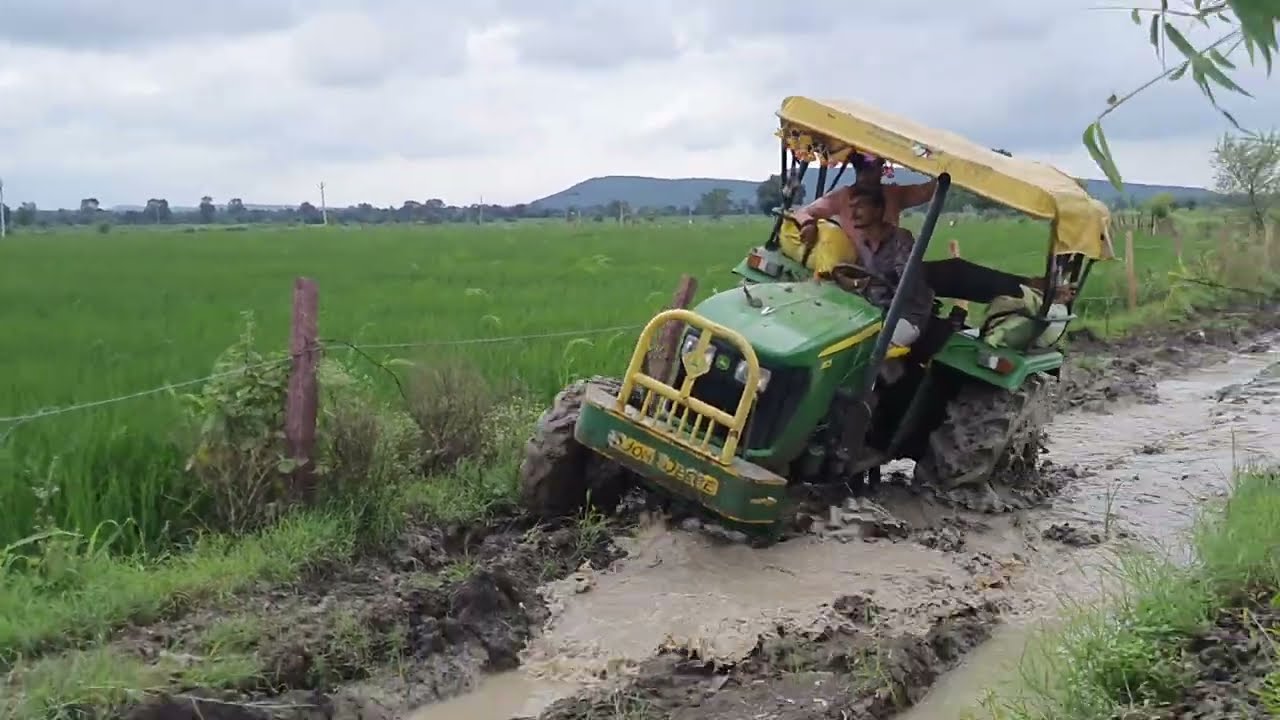 John Deere 5105 4WD Stuck in Mud | 4 × 4 होकर फस गया #tractorvideo #farmingvideo #agriculturevideo