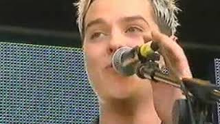 Video thumbnail of "Busted - That's Entertainment (Acoustic live PITP 2003)"