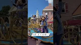 This seems to be quite the controversial topic. Is Goofy a dog or a cow?