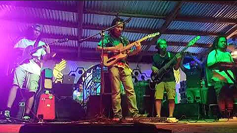 BALELENG - THE FARMER (REGGAE COVER) Live Performance at Apo Estin Homestay