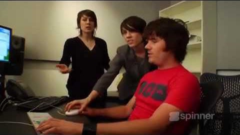 Tegan and Sara Behind the Behind the Scenes -Spinner