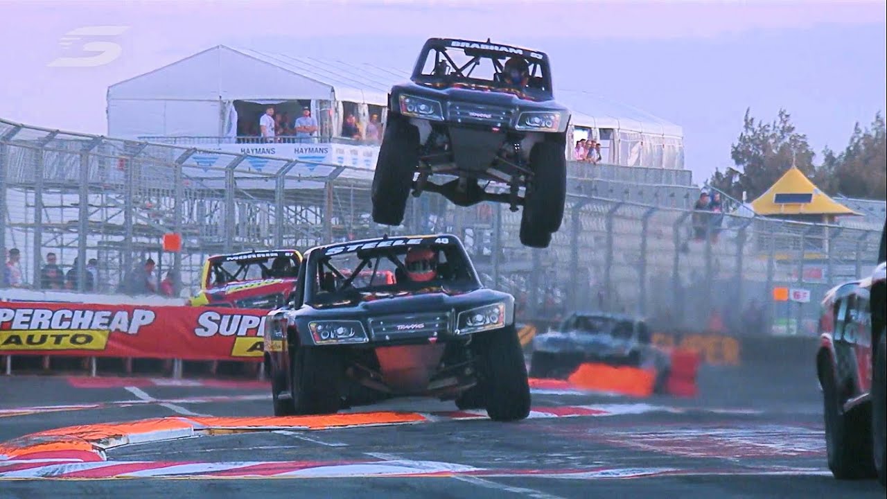 2015 Gold Coast Race 1 - Stadium SUPER Trucks - YouTube