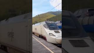 Tren Renfe: Alvia S-130 Reformado a su paso por Pesquera (Cantabria)