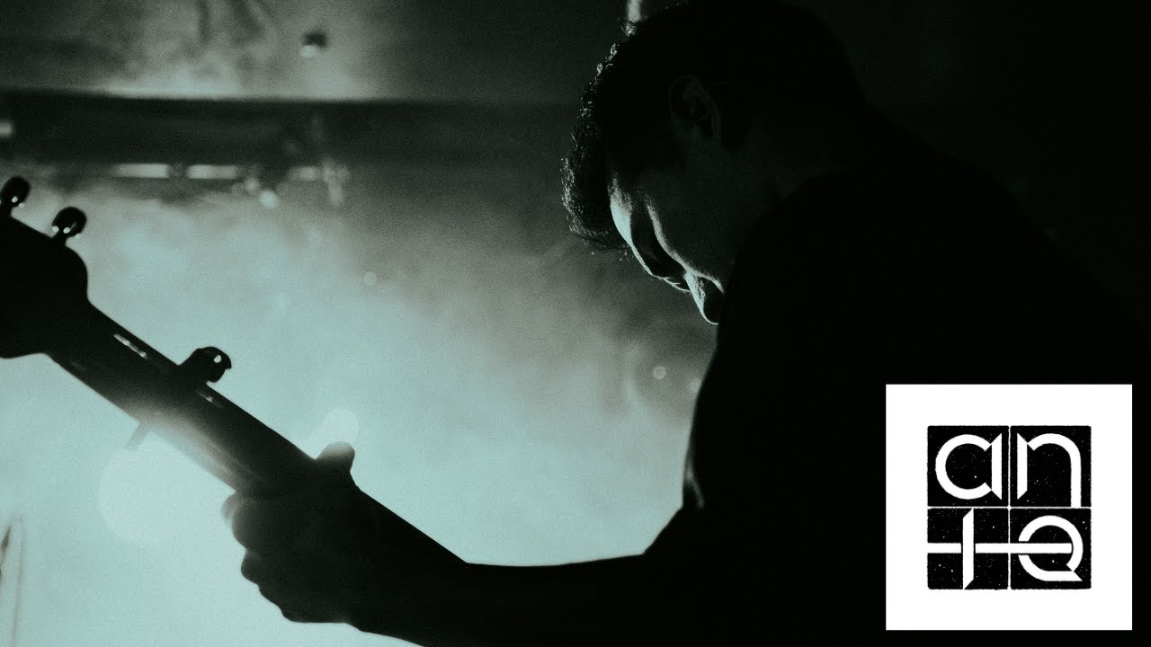 Guarda ante - mole (Official Live Video) su YouTube Guarda ante - mole (Official Live Video) su YouTube