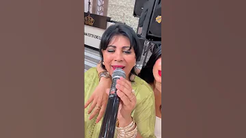 الشابة يمينة و ابنتها 