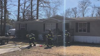 2 injured in Suffolk mobile home fire