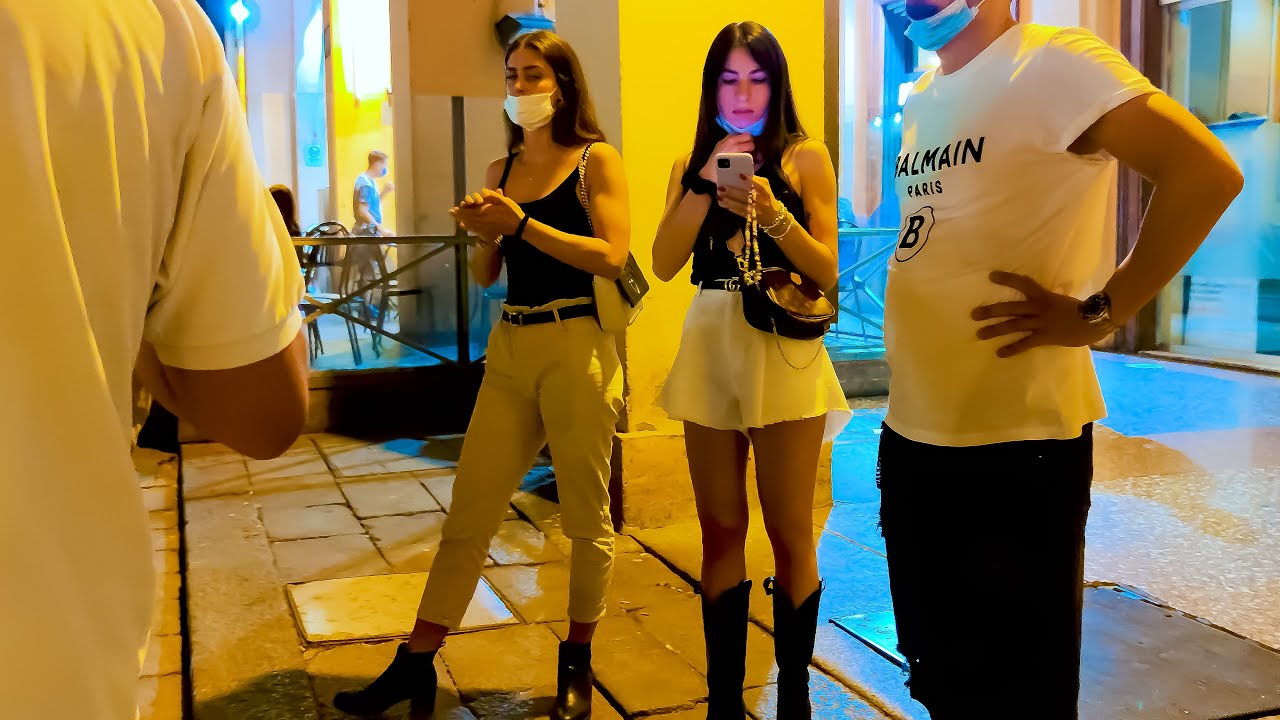 NIGHT LIFE IN BOLOGNA. Italy - 4k Walking Tour around the City - Travel Guide. trends, moda 