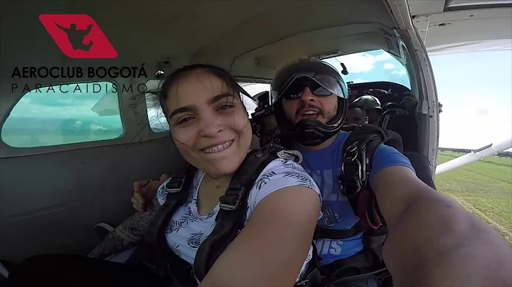 Anjeanette Garca disfrutando el paracaidismo con Aeroclub Bogot