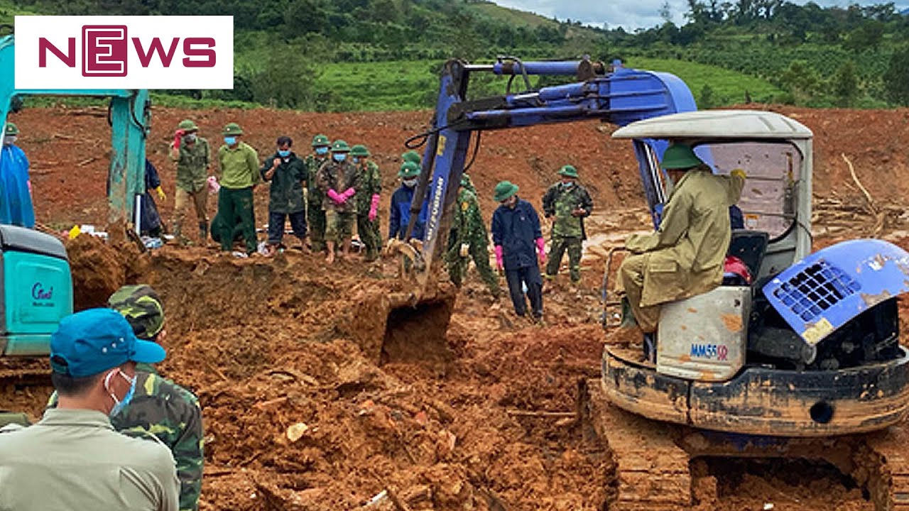Recovering the bodies of 22 soldiers killed in Quang Tri landslide| VnExpress International