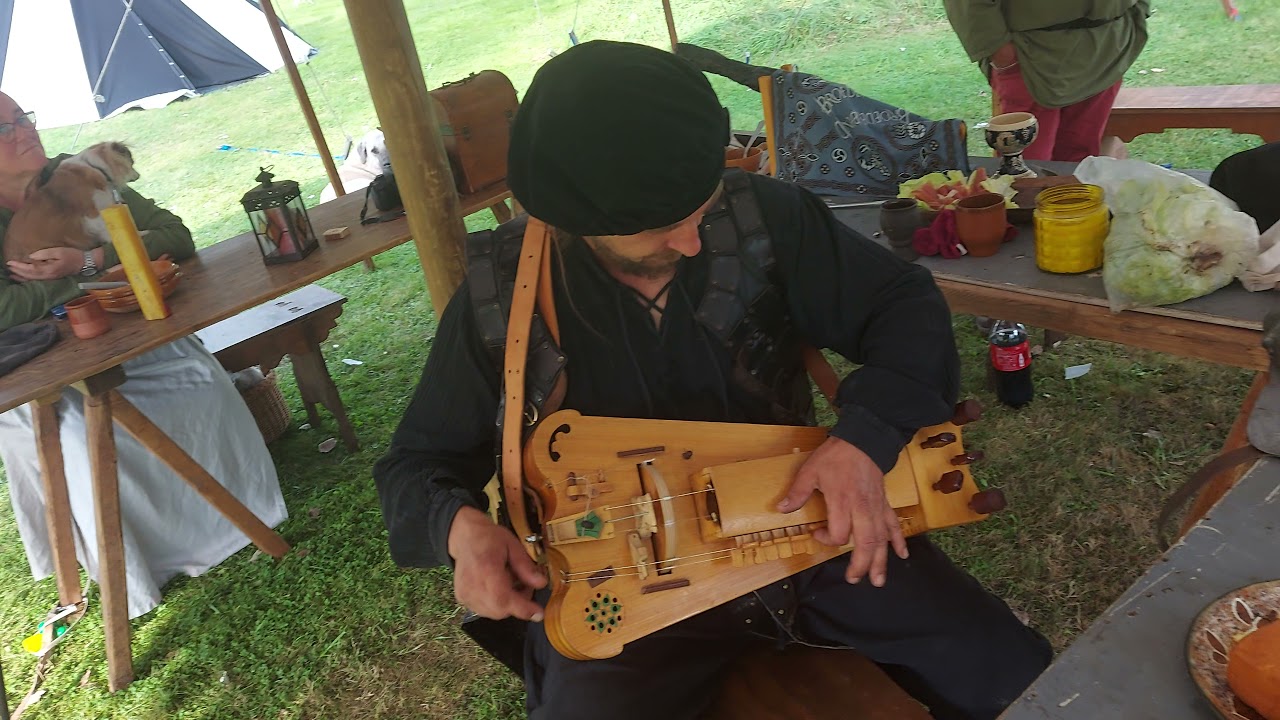 Medieval musician playing the Hurdy-Gurdy (draailier - vieille à roue)