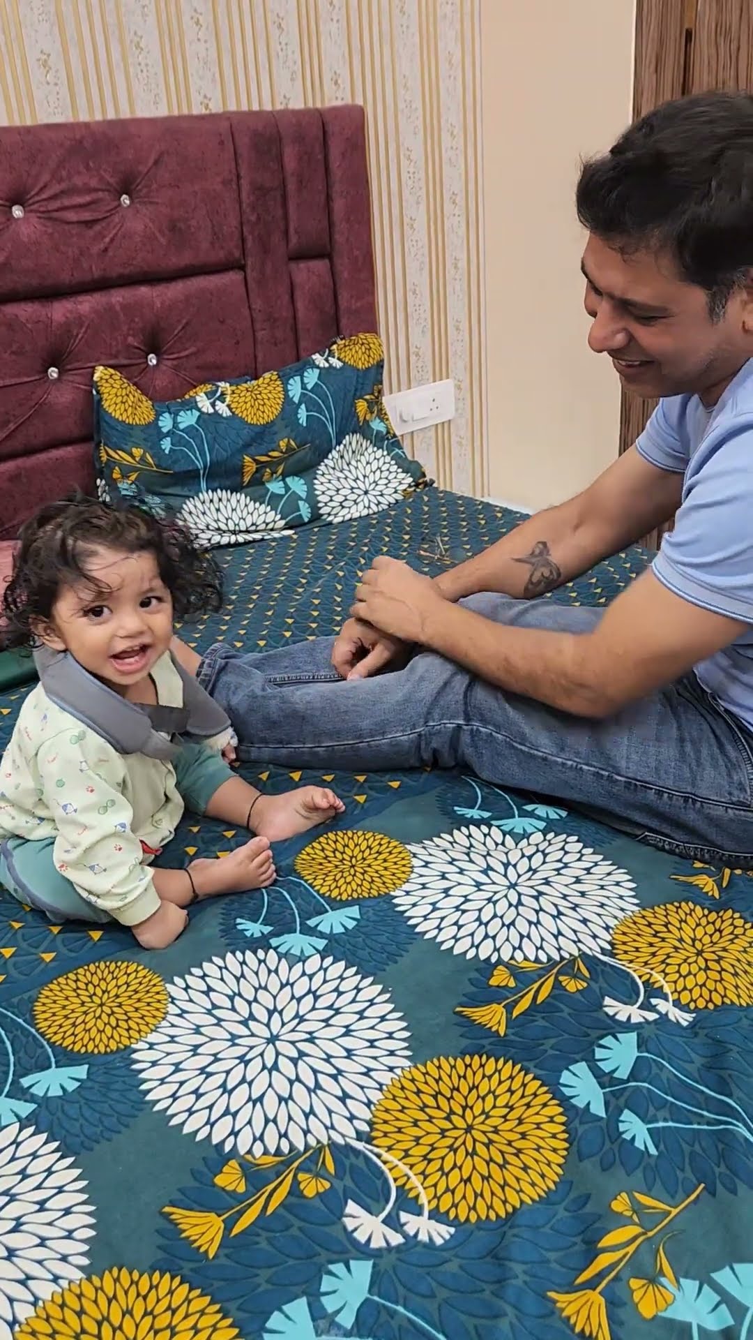 Cute baby copy father exercise ???