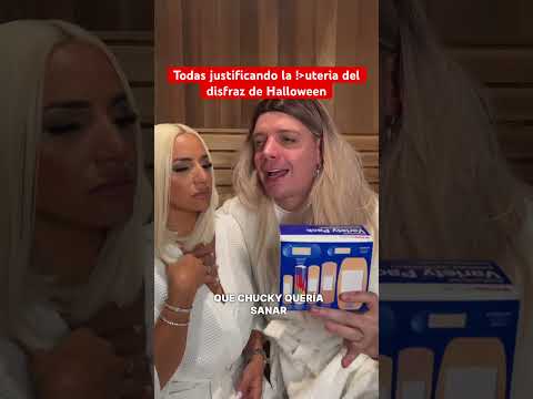 Tu amiga y tu justificando la *uteria del disfraz en Halloween.