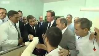 Cameron and Sarkozy greeted as heroes in Libya