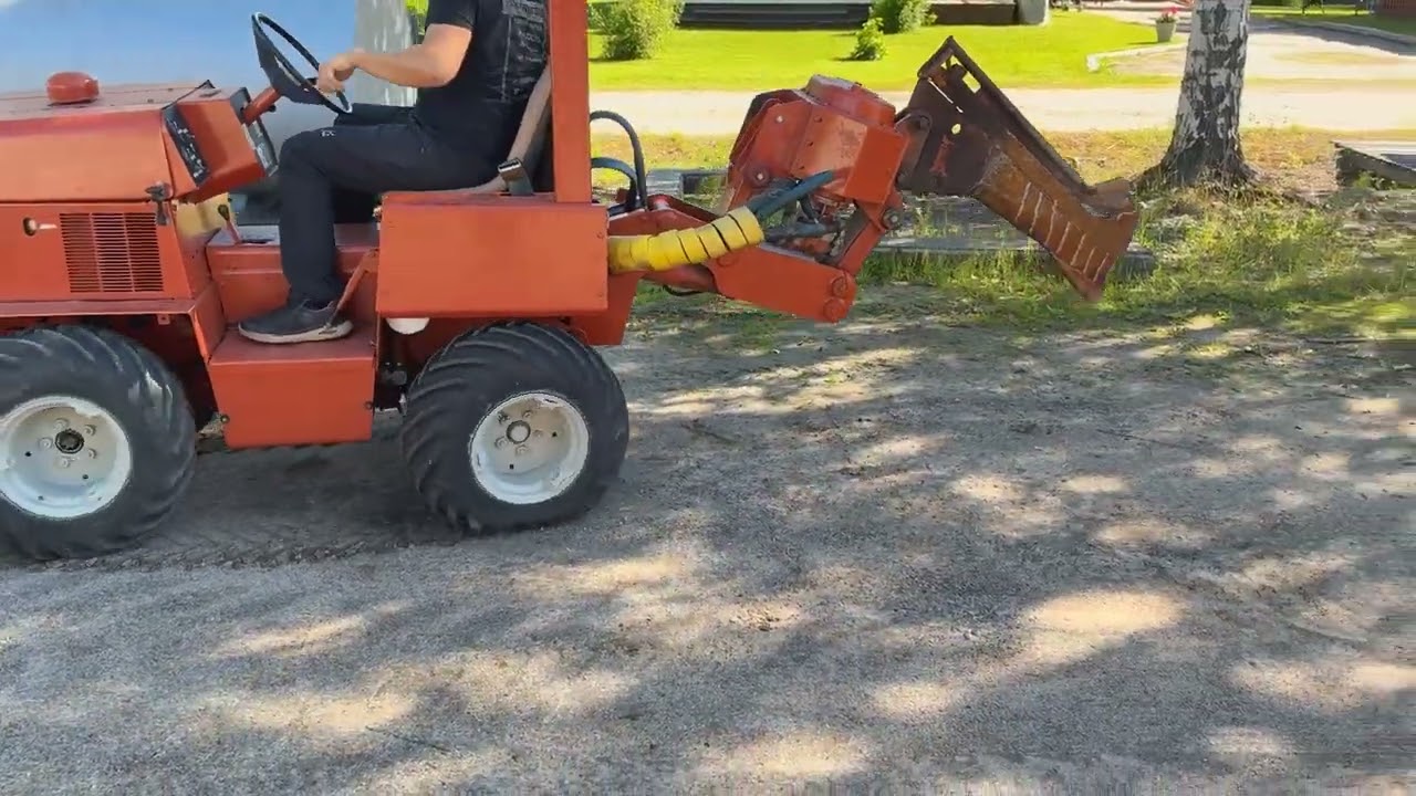 Ditch Witch  350sx two post