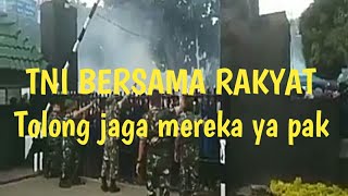 Mahasiswa minta bantuan sama TNI saat aksi demo di Medan.