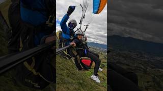 Vuelo en Parapente en la Central Eólica Villonaco en Loja Ecuador #volar #parapente #turismoecuador