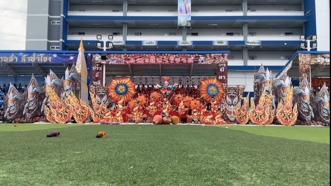 เชียร์ลีดเดอร์ โรงเรียนราชวินิต นนทบุรี คณะสีปาริชาติ ￼￼2567(ผีตาโขน)