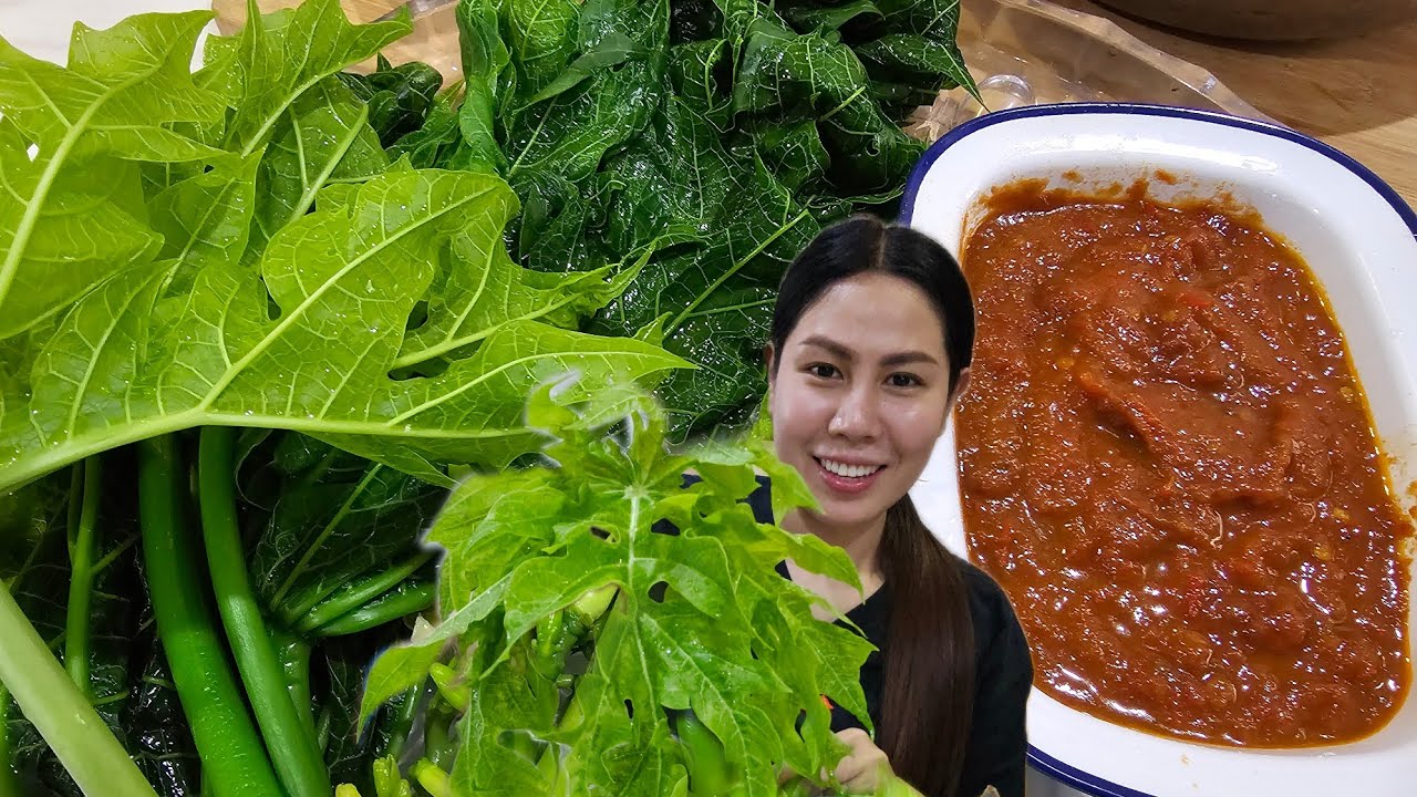 วันนี้มากินใบมะละกอกับน้ำพริกมาเลเซียอีกแล้วค่ะวันนี้กินทั้งต้มและสด ปลาล่องหนทอดกรอบๆเลยค่ะ