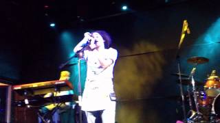 Nneka - Heartbeat (live)