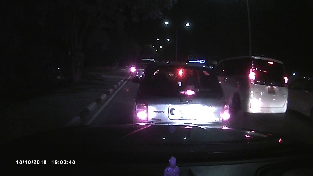 Lady Driver texting and making additional traffic - YouTube