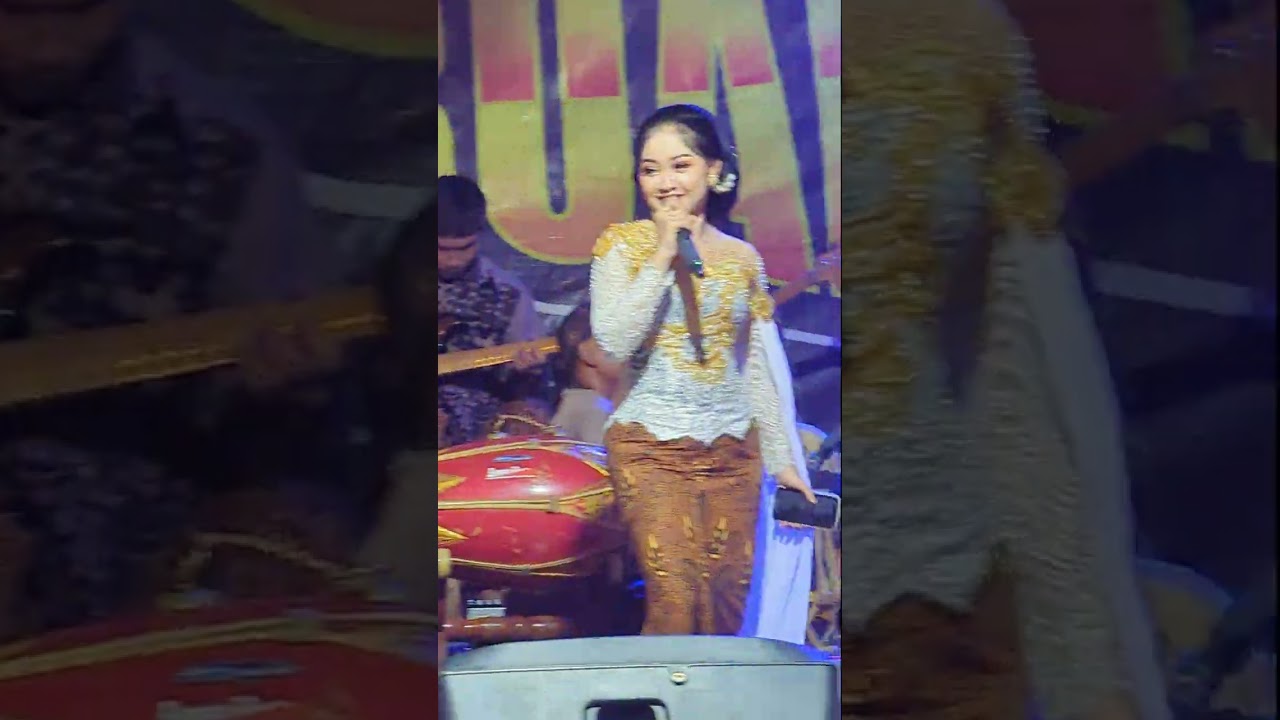 Pemuda Tamvan Lereng Gunung Kelud Ini Menyumbangkan Sebuah Lagu Buat Kawannya 