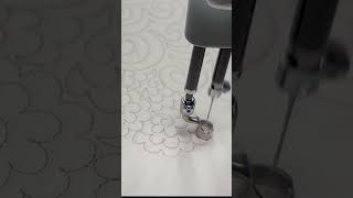 Machine Quilting the Flower Meander #quiltingismytherapy