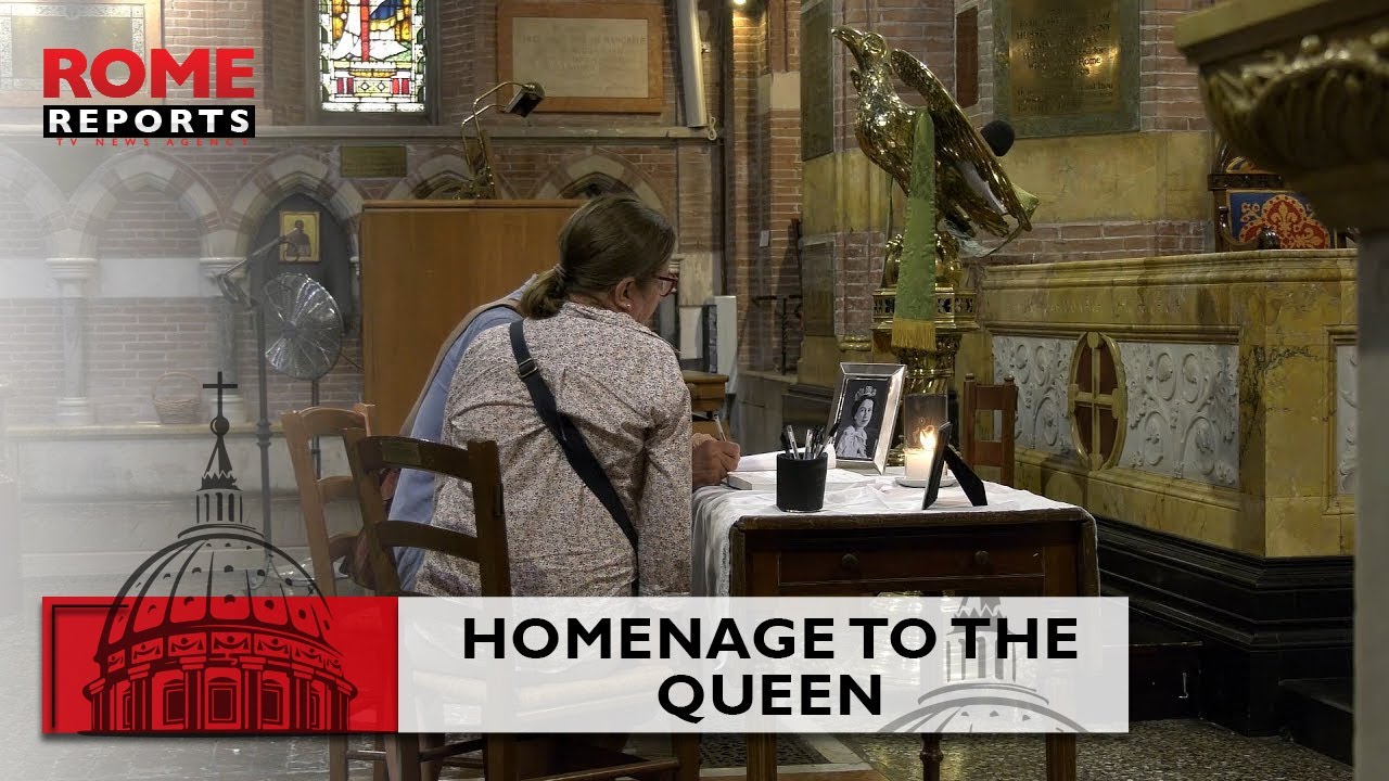 mourners-pay-homage-to-the-queen-at-rome-s-anglicanchurch-and-british