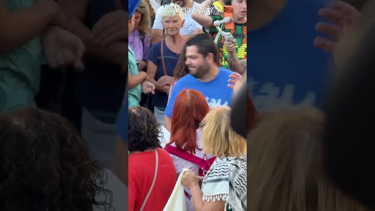 # Miles de personas llenan la plaza de la Catedral de Oviedo