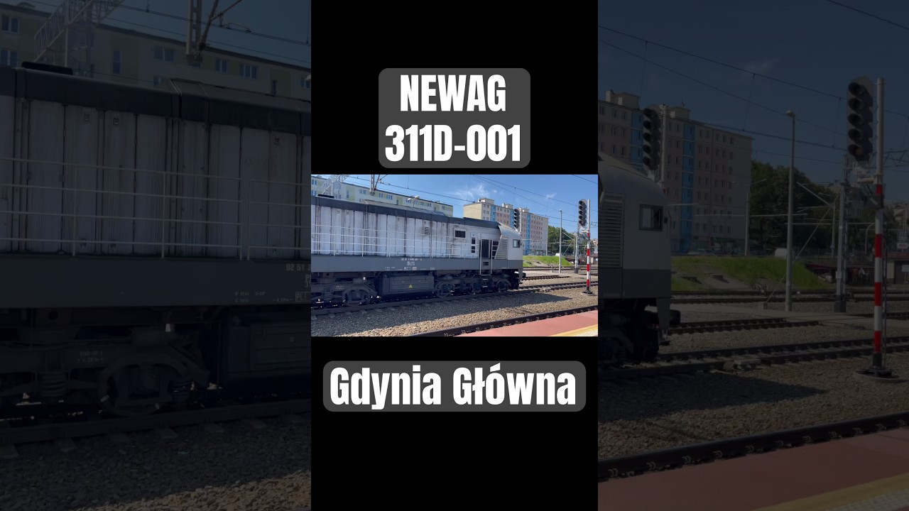 Lokomotywa spalinowa Newag 311D-001 na stacji kolejowej Gdynia Główna