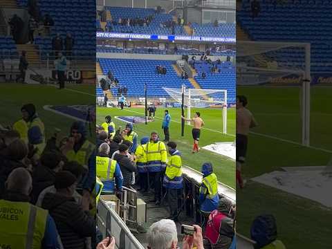 Luke O’Nien gives shirt away after Sunderland beat Cardiff #sunderland #cardiff #sunderlandafc