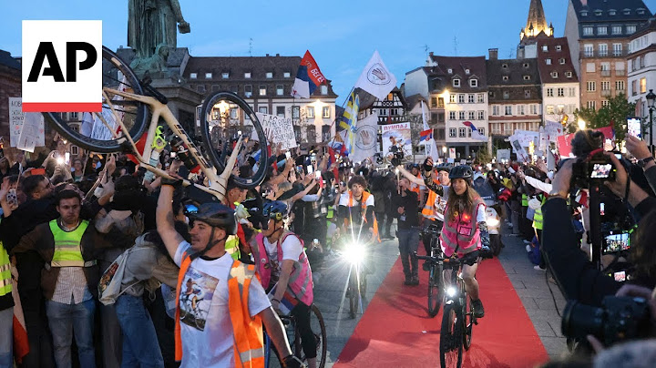 Protesting Serbian students arrive in Strasbourg after 1300-kilometer bike ride