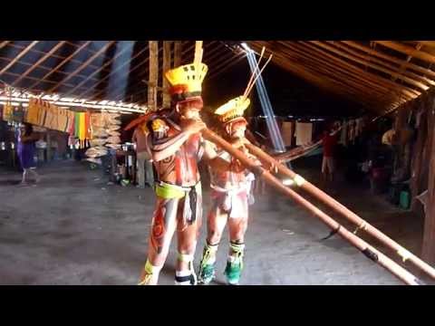 Xingu , Aldeia Indios Kamayura/Festa  Kuarup / święto  Kuarup  w  plemieniu  Kamayura/