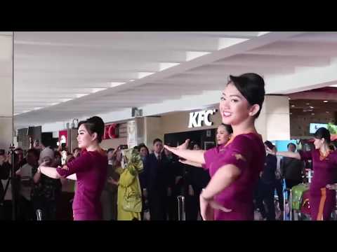 Pramugari Sriwijaya Air & NAM Air Heboh Flashmob Di Bandara - 2019